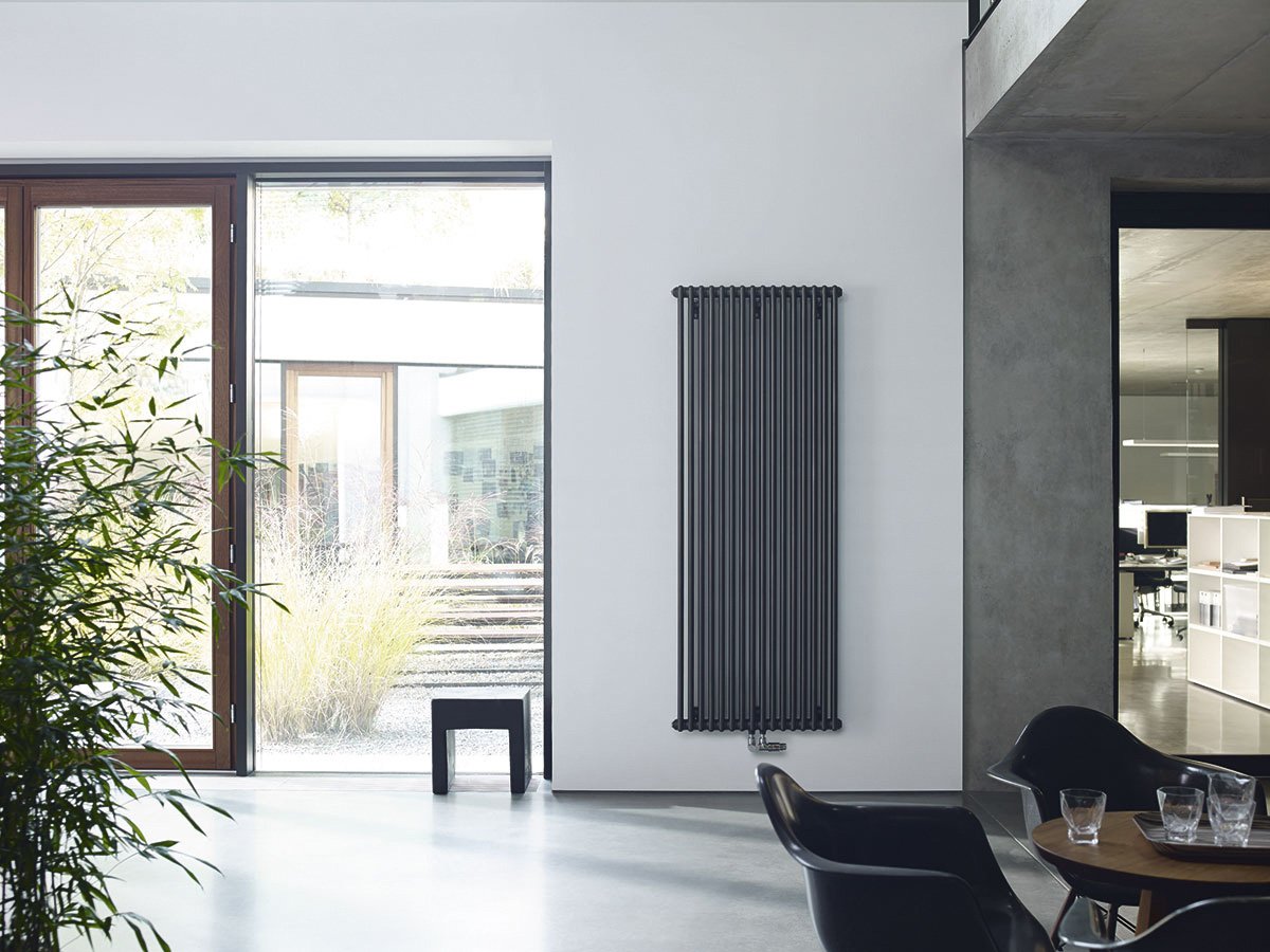 Радиатор Zehnder Charleston 2180/10, 10 секций, Jet Black RAL 9005 Gloss
